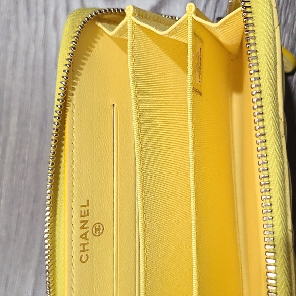 Auth CHANEL Quilted Wallet - Picture 6 of 10